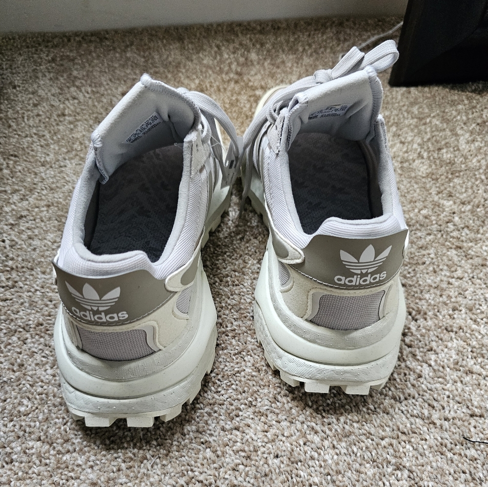 Adidas - Picture 3 of 4